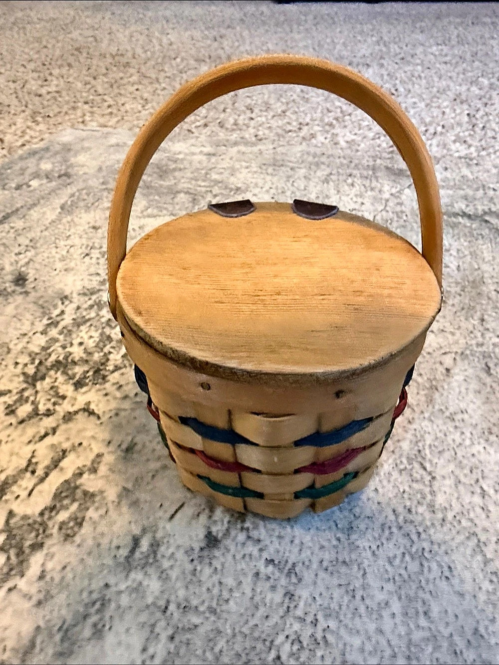 Boyds Bear Small Round Basket With Attached Lid Moveable Handle Red Blue